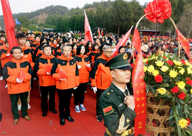 “同升一面旗、同唱一首歌——新香港好少年伟人故里湖南行”爱国爱港主题教育活动在湖南举行图1